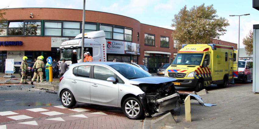 Twee gewonden na frontale aanrijding 