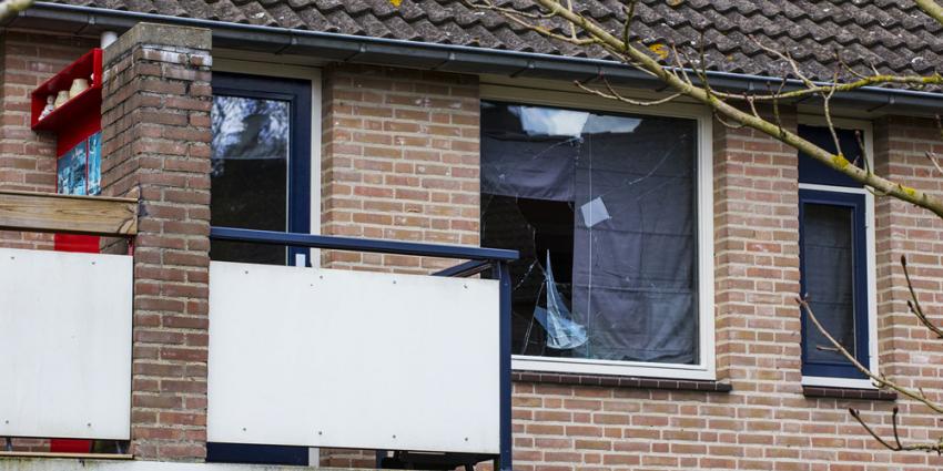 Woningbrand Vught door mogelijk naar binnen gegooide brandbom 