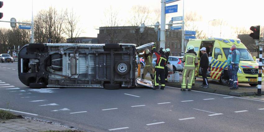 gekanteld-bestelbusje