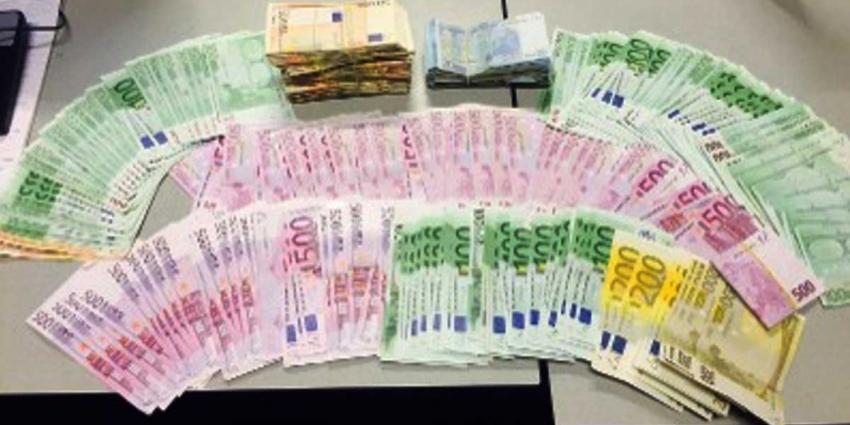 Preventief fouilleren leidt naar ‘bankgebouw’ met 66.000 euro aan cash