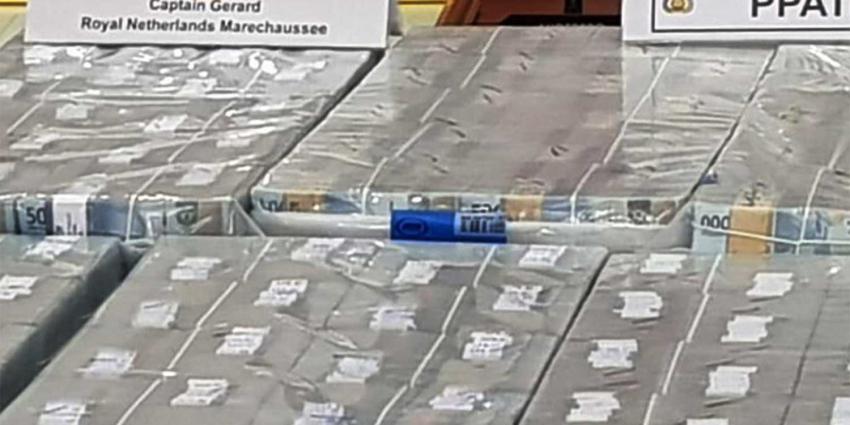 geld-biljetten-pakken