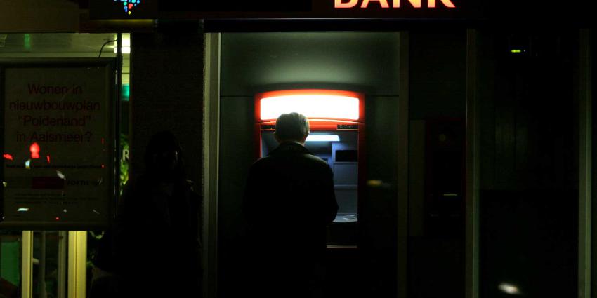 geldautomaat-donker