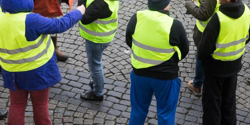 Demonstratie van de gele hesjes tegen Rutte en de EU. Veel Franse demonstranten gewond door rubber kogels politie.