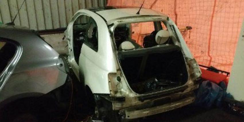 Dertien gestolen auto&#039;s in loods in Alphen gevonden