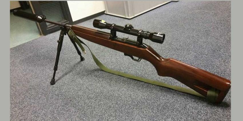 Man (30) met doorgeladen geweer en geluidsdemper aangehouden door politie