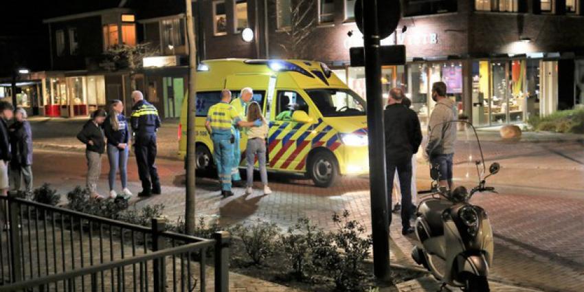 drie jongeren, scooter, onderuit 