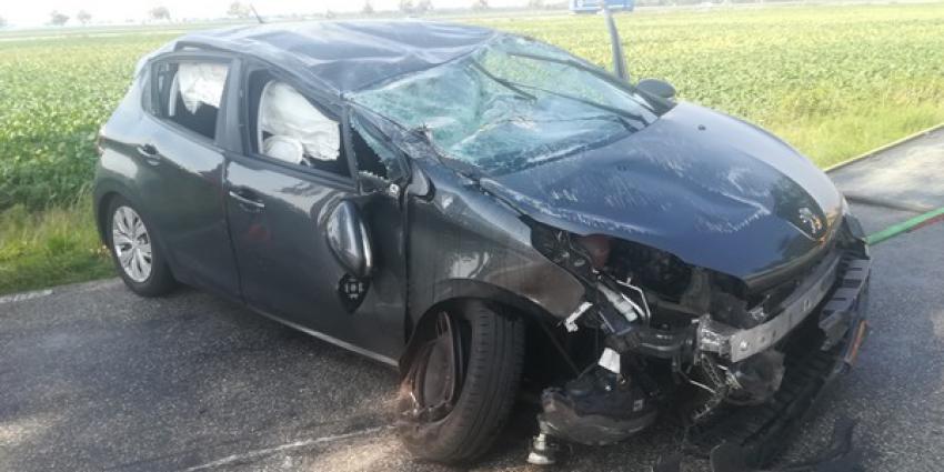 auto, op zijn kop, botsing, boom, gieterveen
