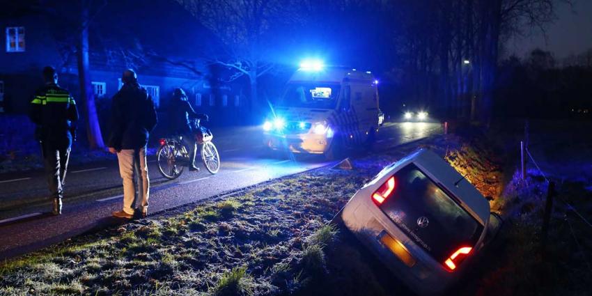 Auto raakt van de weg en belandt in sloot in Sint-Oedenrode