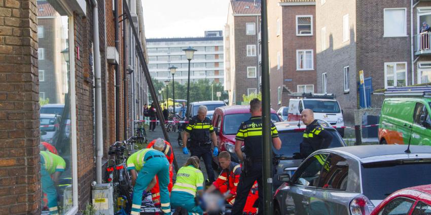 Glazenwasser valt van ladder en raakt zwaargewond
