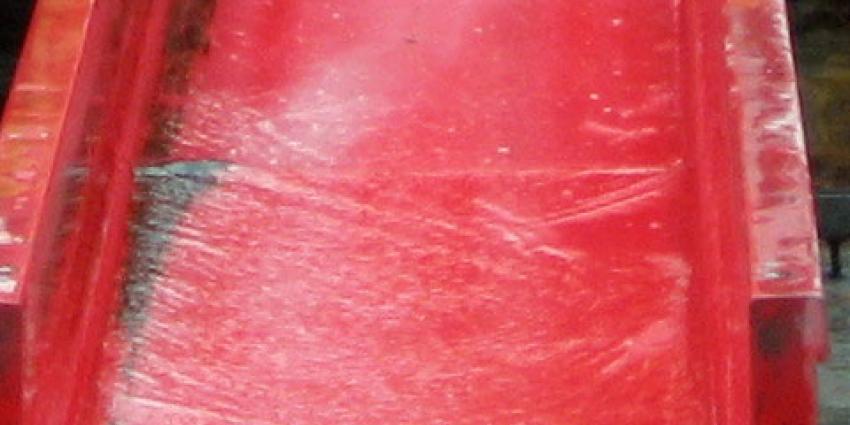 Kind gewond na glijen op glijbaan met chemische stof