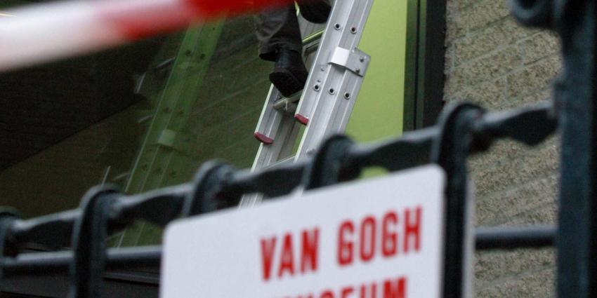 Dief Van Gogh-roof dook onder bij Patrick Kluivert