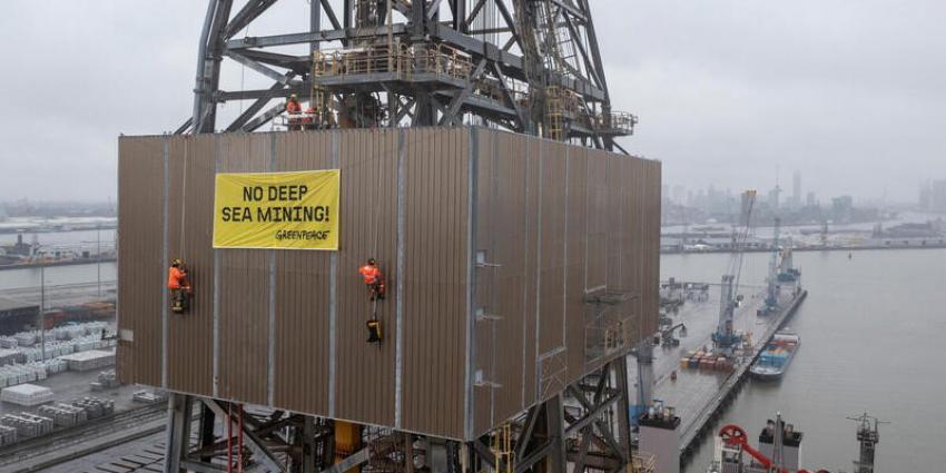 Activisten beklimmen eerste schip ter wereld geschikt voor diepzeemijnbouw 