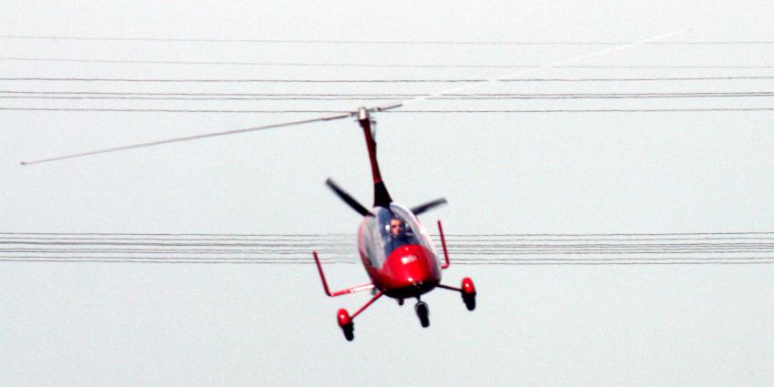 Gyrocopter maakt noodlanding in weiland bij Loosdrecht