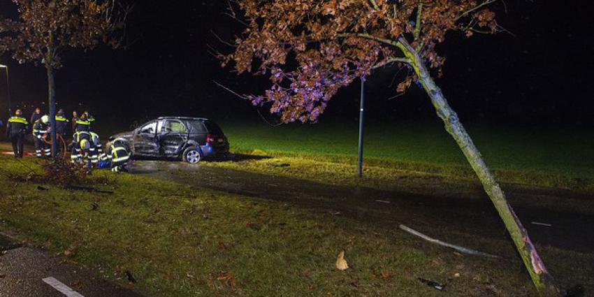 Bestuurder bekneld in voertuig na eenzijdig verkeersongeval in Haaren