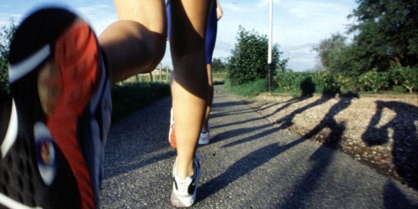Hardloopster neergestoken Egmond aan den Hoef