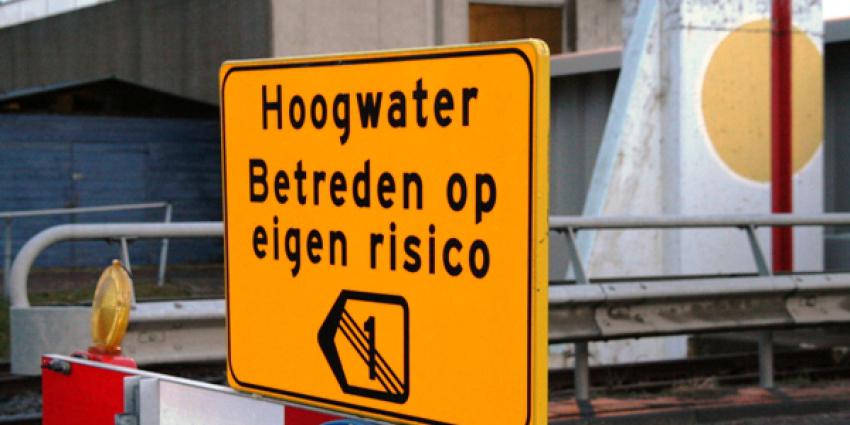 Waterschap sluit coupures in Delfzijl en zet dijkbewaking in 