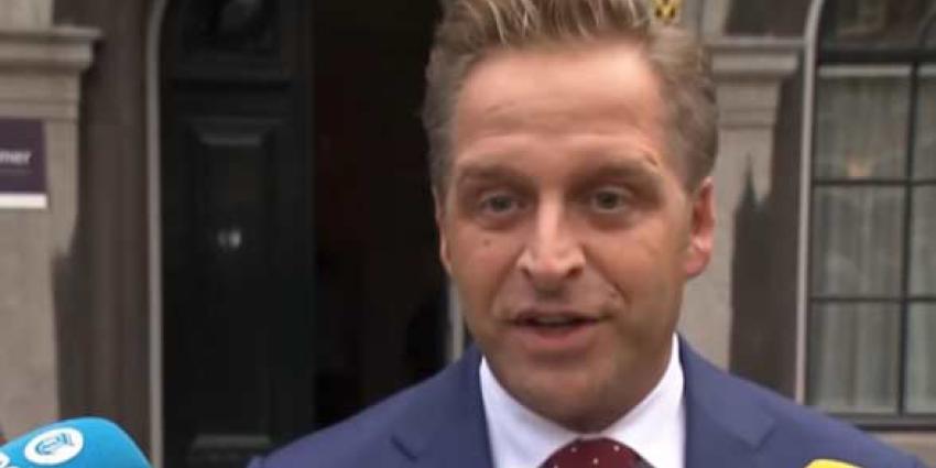 Minister van Volksgezondheid moet stoppen met zonnebanken