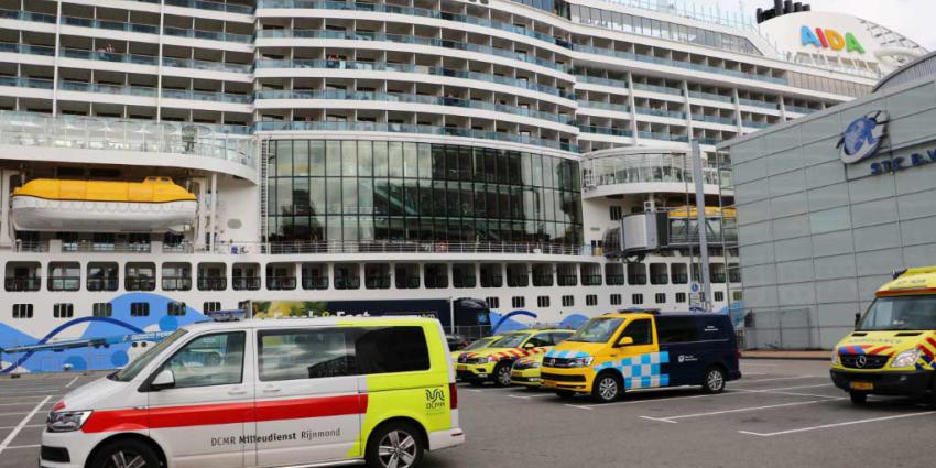 Tientallen mensen onwel op cruiseschip in Rotterdam. Hulpverlening massaal aanwezig