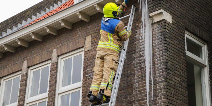 Levensgevaarlijke ijspegel door brandweer verwijderd