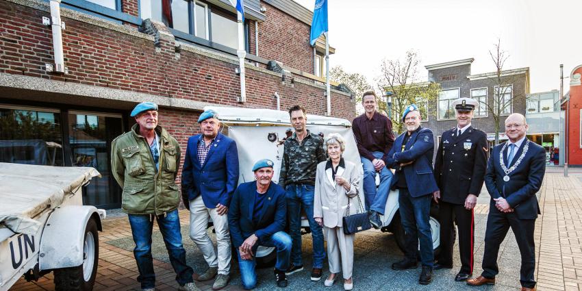 Burgemeester Ronde Venen reikt Draaginsigne Nobelprijs uit aan Rondeveense VN-veteranen