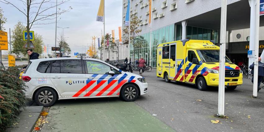 Ambulance en politie op Boumaboulevard