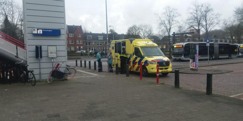 Ambulance bij station 