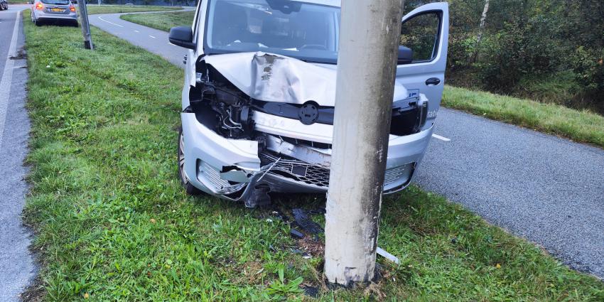 Zwaar beschadigde auto