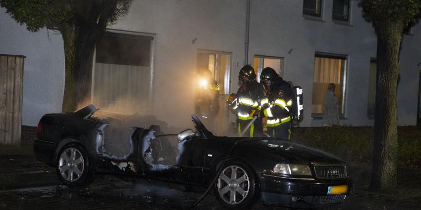 Politie onderzoekt autobrand in Den Bosch