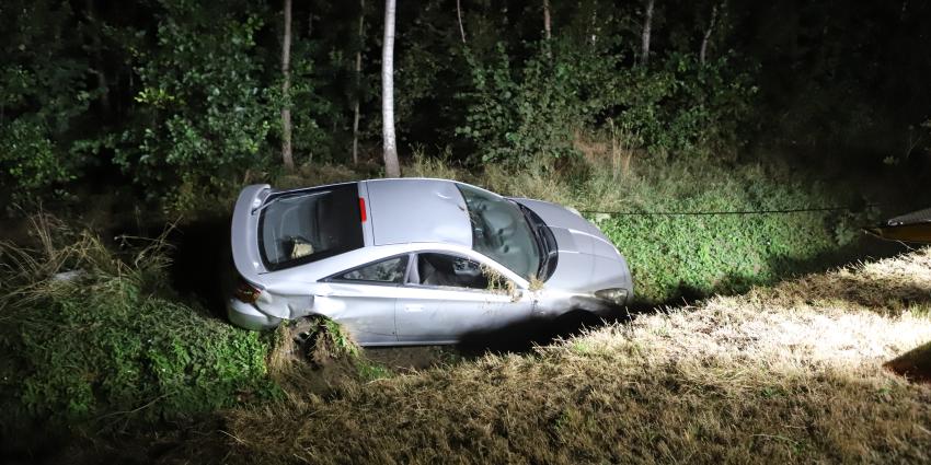 Auto wordt afgesleept