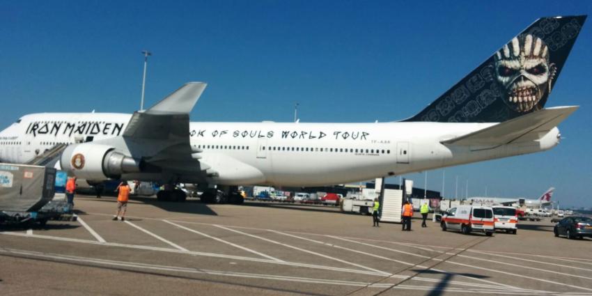 Britse heavy metalband Iron Maiden met eigen Boeing 747 op Schiphol geland