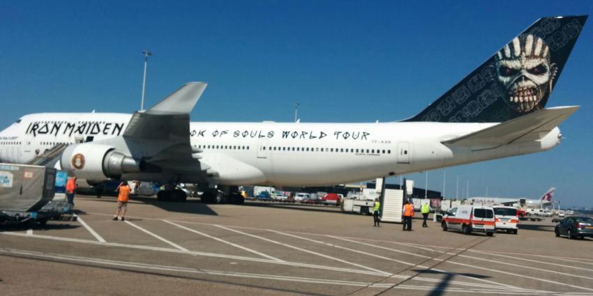 Britse heavy metalband Iron Maiden met eigen Boeing 747 op Schiphol geland