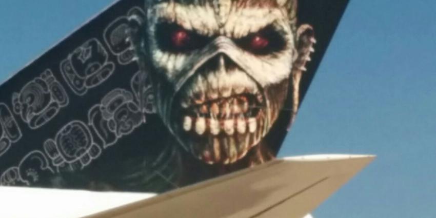 Britse heavy metalband Iron Maiden met eigen Boeing 747 op Schiphol geland