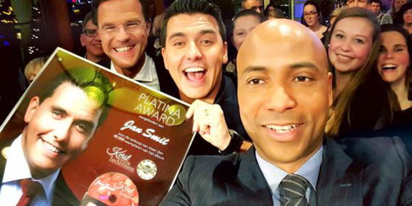 Jan Smit ontvangt platina voor zijn kerstalbum