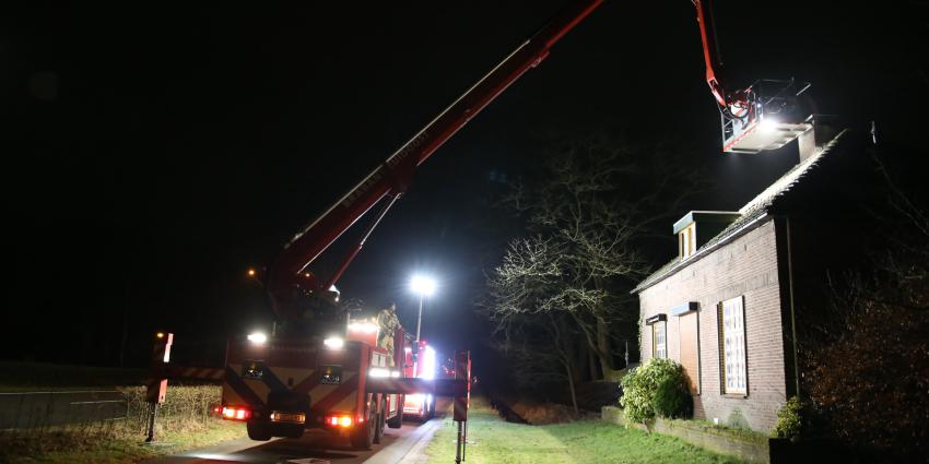 Brandweer dooft schoorsteenbrand