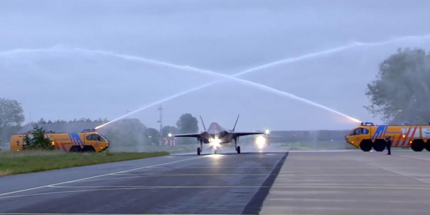 F-35 jachttoestellen na uurtje vertraging geland op vliegbasis Leeuwarden