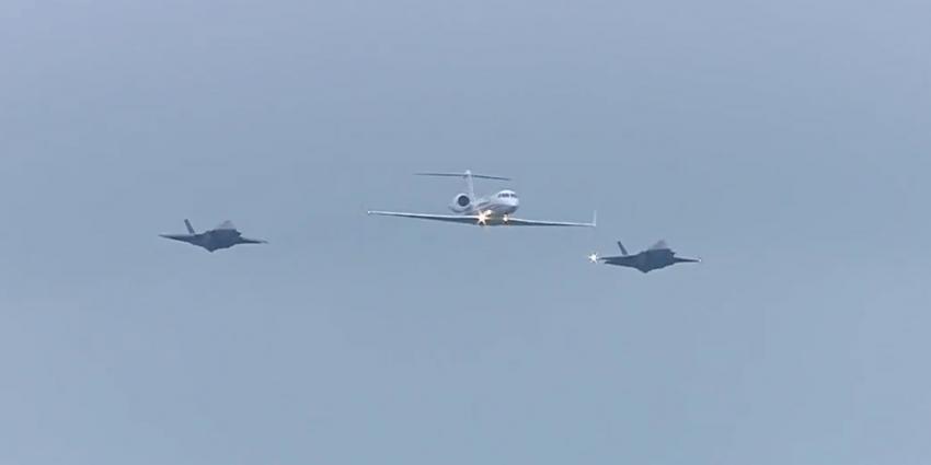 F-35 jachttoestellen na vertraging geland op vliegbasis Leeuwarden