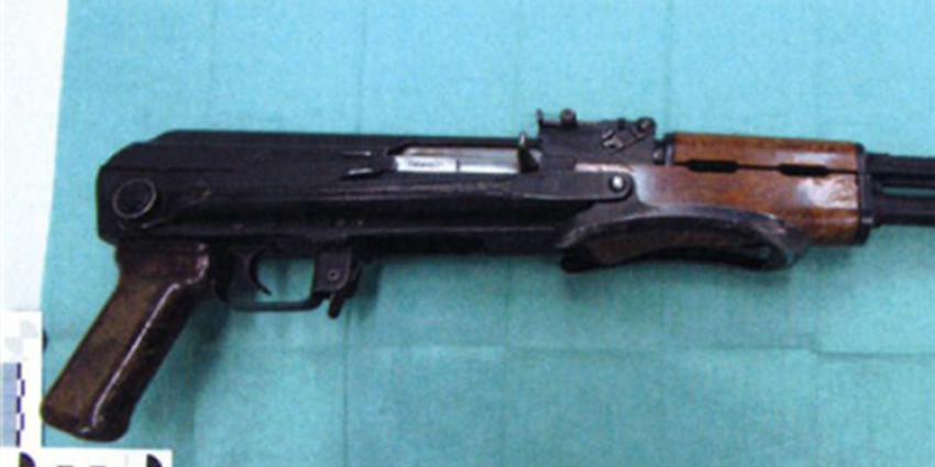 OM eist 8 jaar cel tegen terrorismeverdachte met Kalasjnikov