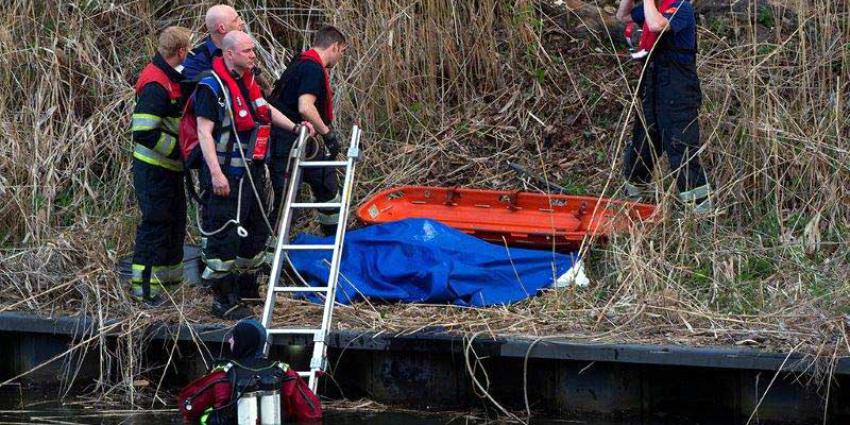 Foto van Man rijdt kanaal in | Sander van Gils | www.persburosandervangils.nl