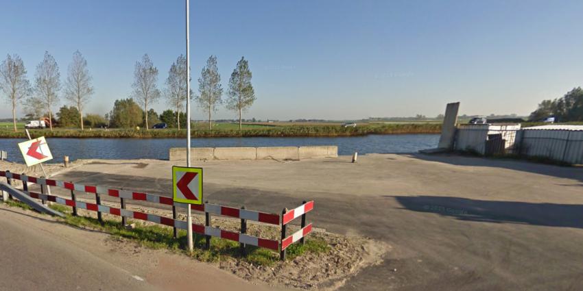 Bestuurder na auto te water overleden, twee kinderen gewond