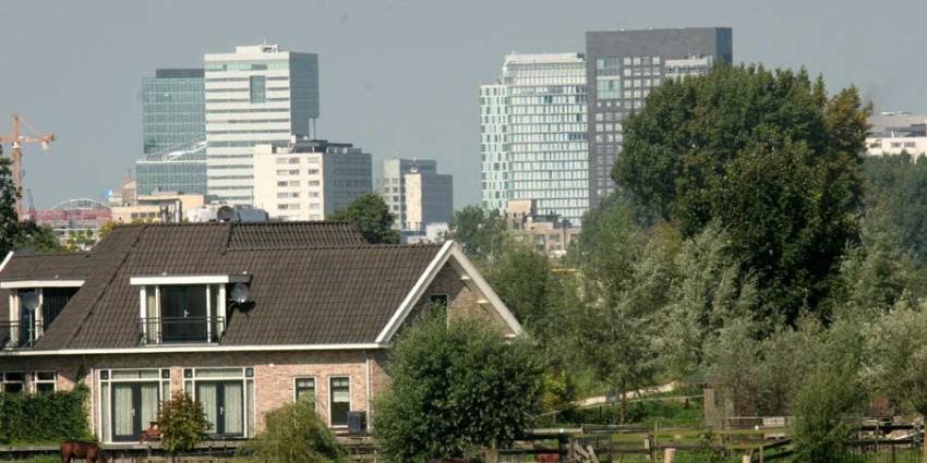 Amsterdam reserveert 70 voetbalvelden voor kantoorbouw