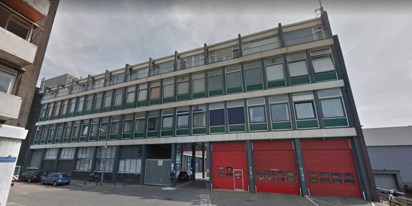 Zwaargewonde 22-jarige man bij Rotterdamse brandweerkazerne gevonden