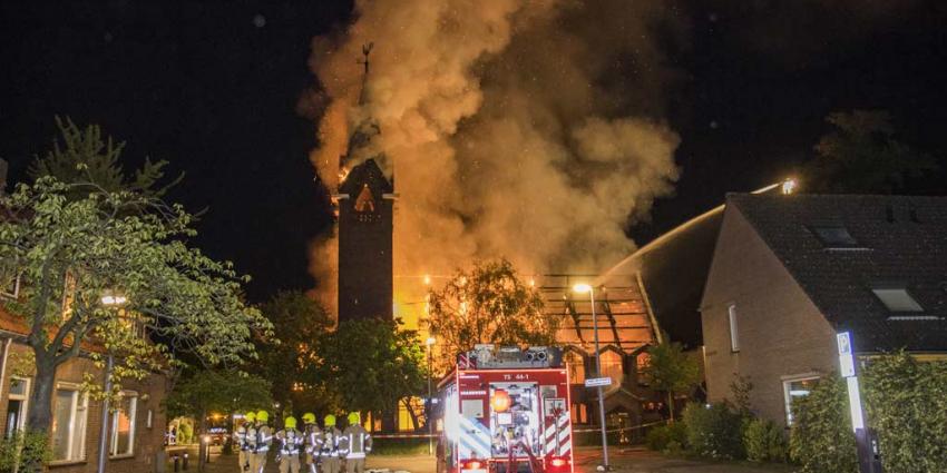Kerk door brand verwoest