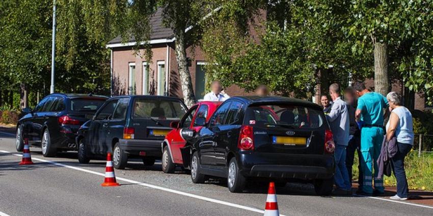 Kettingbotsing met vier voertuigen op Eindhovenseweg in Boxtel