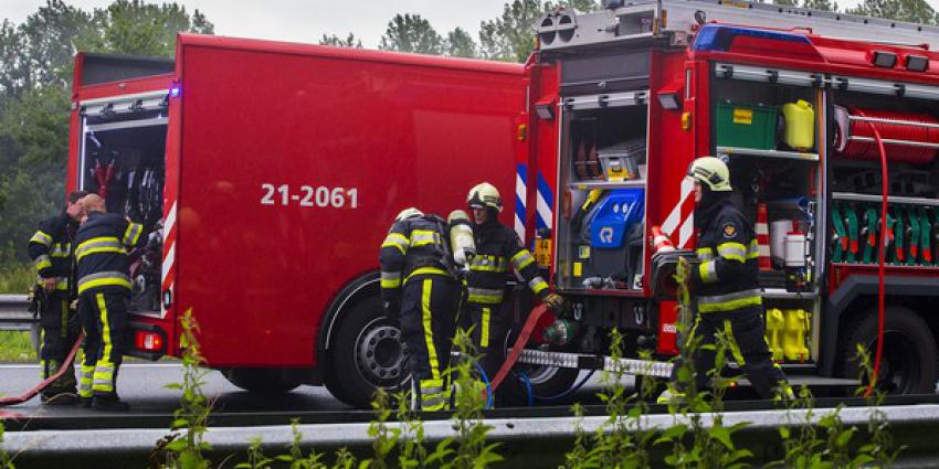 Kleine vrachtwagen volledig verwoest door brand op snelweg A2 bij Vught