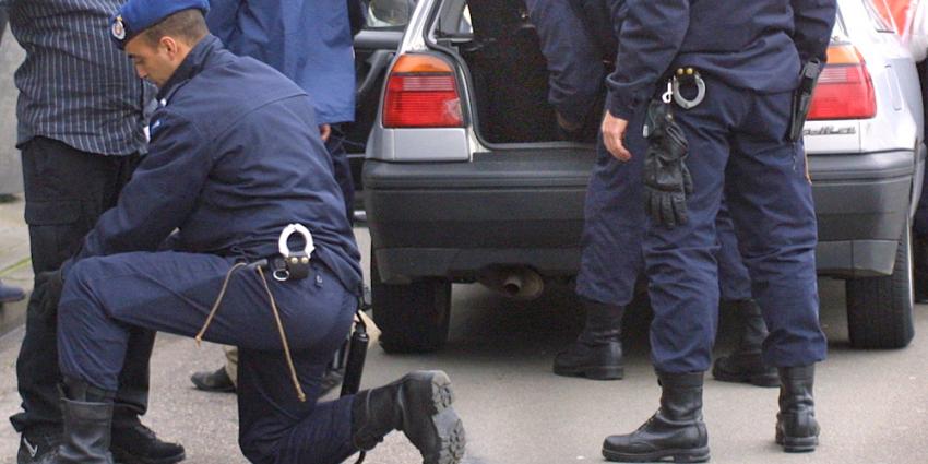 Foto van controle auto door marechaussees | Archief EHF