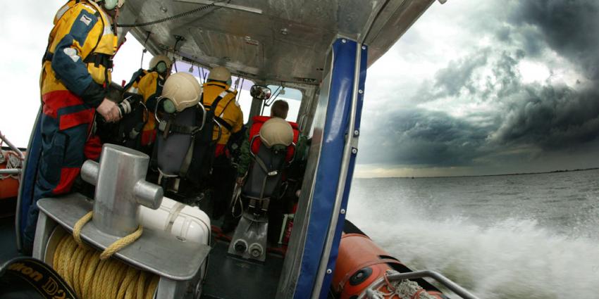 Drugsboot letterlijk in zwaar weer beland