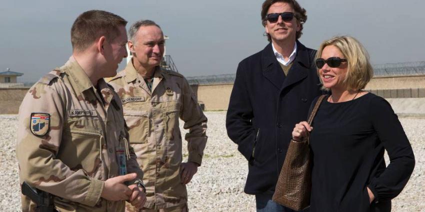 Koenders en Hennis bij Nederlandse militairen in Afghanistan 