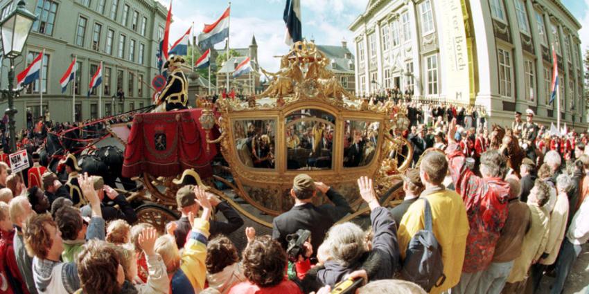 Staatsrechtegeleerden: Rutte moet kosten gouden koets wèl bekend maken'