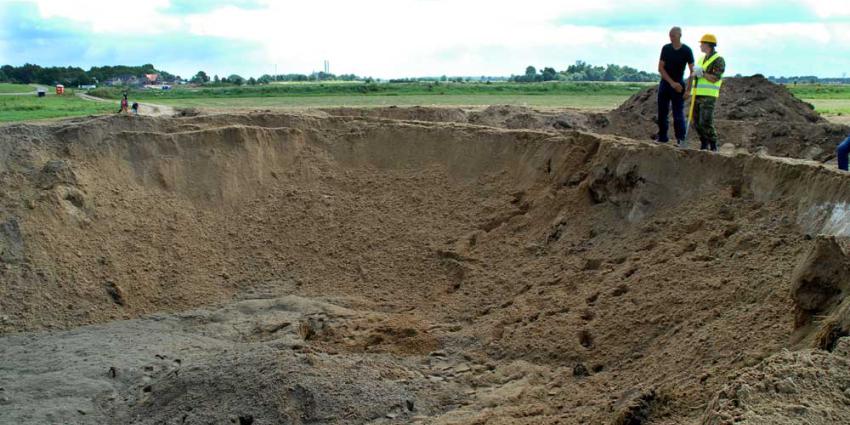Foto van krater vliegtuigbom Zwolle | Waterschap Groot Salland
