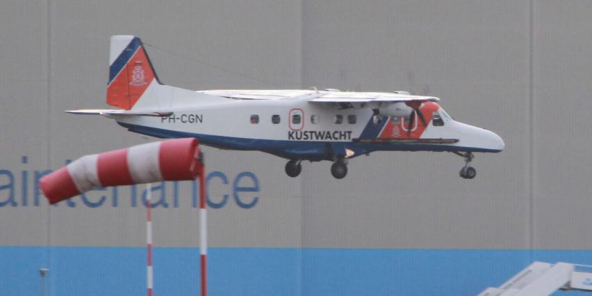 Vliegbasis Eindhoven dicht na klapband kustwachtvliegtuig